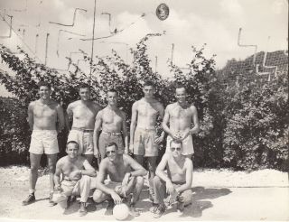 Wwii Photo Us Army " Skins " Shirtless Volleyball Team 1944 Saipan 649