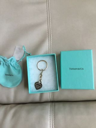 Vtg Pre - Owned Tiffany & Co 925 Keyring W/dangling Heart Charm Box/pouch