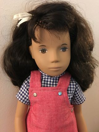 VINTAGE SASHA DOLL 111 BRUNETTE IN RED PINAFORE IN THE BOX STRUNG THIGHT 2