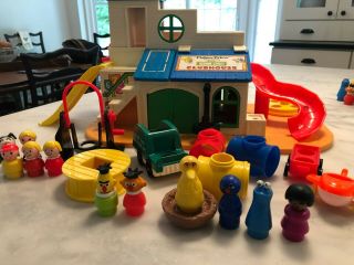 Vintage Fisher Price Little People Sesame Street Clubhouse W/ 21 Accessories