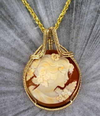 Antique Vintage Cameo Pendant Necklace In 14kt Rolled Gold Wire Wrapped