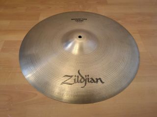 Vintage Avedis Zildjian 18 " Medium Thin Crash Cymbal 1980 