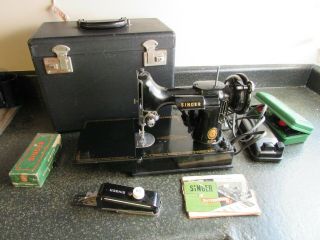 Vintage 1952 Singer 221 Featherweight Sewing Machine W Accessories & Case