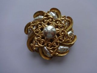 Vintage Signed Miriam Haskell Baroque Pearl Gold Tone Circular Pin/brooch 2 - 1/8 "