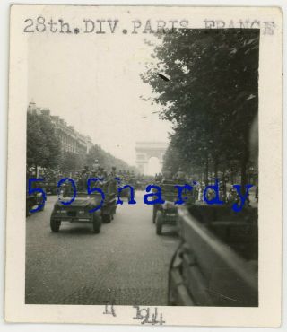 Wwii Us Gi Photo - 28th Infantry Division Trucks Head Towards Arc De Triomphe 2