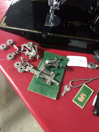 Singer 221 Featherweight Vintage Sewing Machine W/ Case and Accessories 2