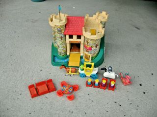Vintage Fisher Play Family Castle 993 (1974)