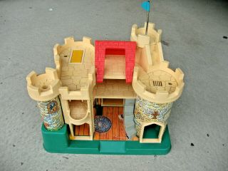 Vintage Fisher Play Family Castle 993 (1974) 3