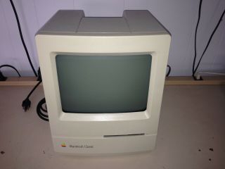 Vintage Apple Macintosh Classic M0420 All - In - One Mac Computer (1991)