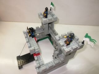 Lego Vintage Legoland Castle 6073 - Black Knight ' s Castle 100 w/minifigs (1984) 4