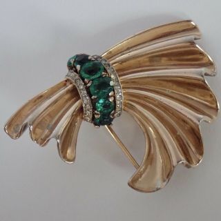 Vintage Trifari Sterling Silver Emerald Crystal Rhinestone Fur Clip Brooch