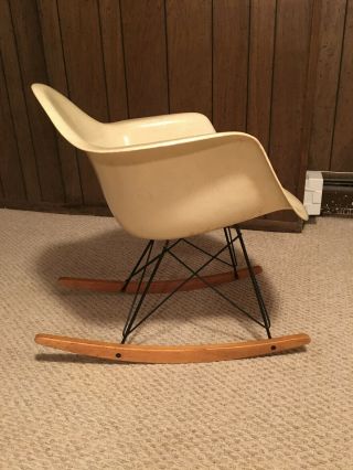 Vintage Eames Fiberglass Shell Rocker Rocking Chair 3