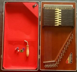 Vintage Autoharp,  Portaharp,  15 Chord,  Built In Case Rhythm Band Inc