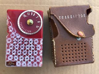 Vintage 1959 Toshiba Tr - 193 “lace” Red Transistor Radio & Leather Case Rare