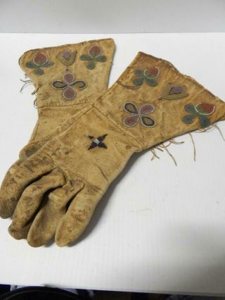 Vintage Crow Indian N.  Plains Beaded Hide Gauntlets C.  1870 - 90s - Montana