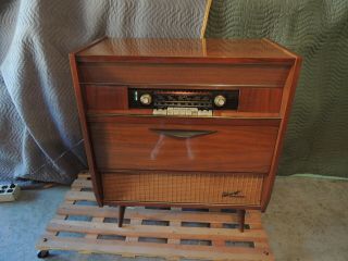 Vintage Blaupunkt Model " Chicago " Console Am/fm/sw Radio & Pe 66 Turntable