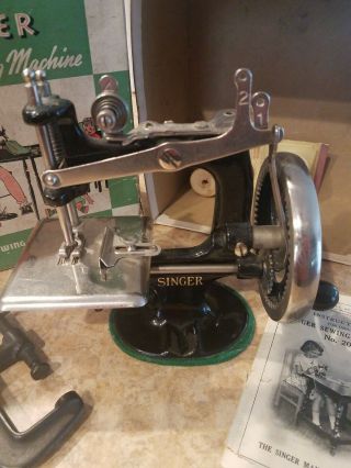 Vintage Singer No.  20 Child ' s Sewing Machine 3