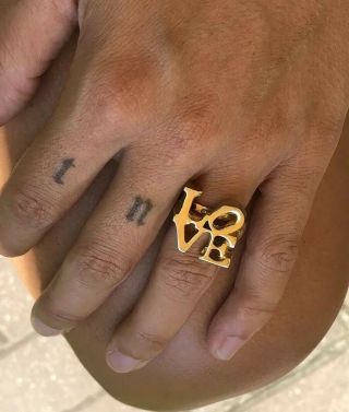 Vintage Mid - Century Love Sculpture Ring Designer Robert Indiana Gold Tone Metal
