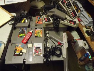 Vintage Nintendo Nes001 With Gun 4 Controllers 5 Games 2 Rf Switches