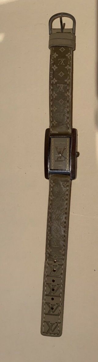 Vintage Womens Louis Vuitton Stainless Steel Back Leather Band Watch