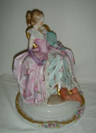 PRETTY VINTAGE CAPODIMONTE PORCELAIN SEATED LACE LADY FIGURINE HOLDING A FAN 3
