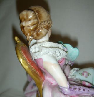 PRETTY VINTAGE CAPODIMONTE PORCELAIN SEATED LACE LADY FIGURINE HOLDING A FAN 4