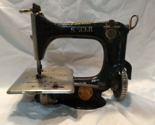 Old Vintage Singer Chain Stitch Sewing Machine Model 24 - 13
