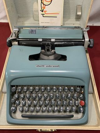 Vintage Olivetti Made In Italy Studio 44 Portable Typewriter w/Case 4