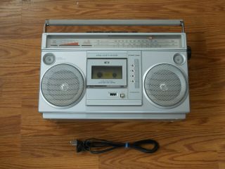 Boombox / Radio - Vintage - 8 Track / Am/fm / Cassette - Montgomery Ward - Rare