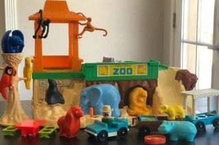 Vintage 1984 Fisher Price Little People Play Family Zoo,  916 - W/ Box