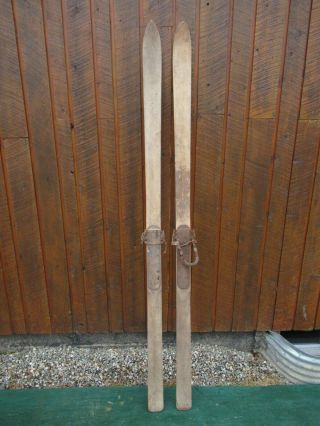 Great Vintage 78 " Long Wooden Skis With Unvarnished Finish And Metal Bindings