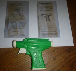 Very Rare Pez Green Space Gun From The Early 1960 