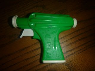 Very RARE PEZ Green Space Gun from the early 1960 ' s Complete 2