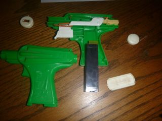 Very RARE PEZ Green Space Gun from the early 1960 ' s Complete 4