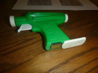 Very RARE PEZ Green Space Gun from the early 1960 ' s Complete 8