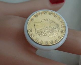 14kt Milor Gold Ring W,  Porcelain & Coin Top Size 6 1/8