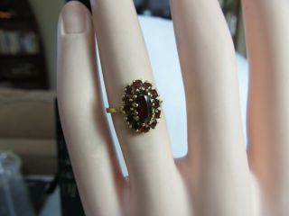 VINTAGE WOMEN ' S 18K GOLD RING WITH 2.  25 CTS OF NATURAL GARNETS. 4