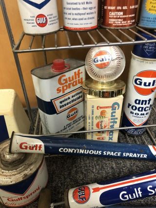 VINTAGE GULF OIL CO.  Display Rack Cans Sprayers Gas Station Items 3