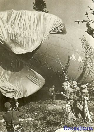 Press Photo: Rare Wehrmacht Troops Launch Observation Balloon; Russia 1942