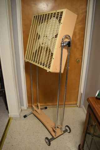 Vintage Lakewood S - 223 20 " 3 - Speed Box Floor Fan With Wheeled Stand
