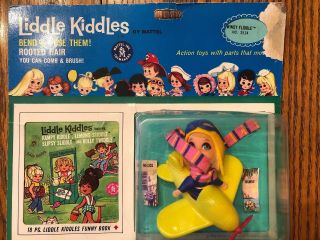 Vintage 1966 Liddle Kiddles Windy Fliddle 3514 On Card Complete With Book