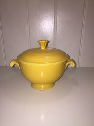 RARE VINTAGE FIESTA YELLOW COVERED ONION SOUP BOWL LID FIESTA WARE 10
