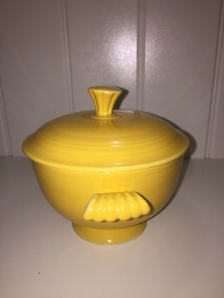 RARE VINTAGE FIESTA YELLOW COVERED ONION SOUP BOWL LID FIESTA WARE 8