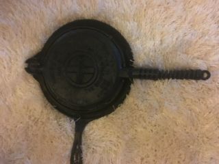 Vintage Griswold American No 8 Cast Iron Waffle Iron 8 314 & 315 With Base