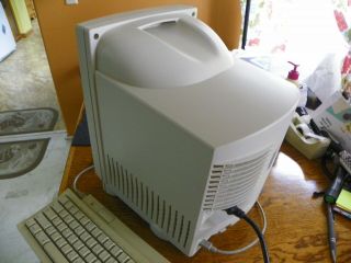 vintage Apple Macintosh (Mac) Color Classic 250 MB max ram system 7.  5.  1 5