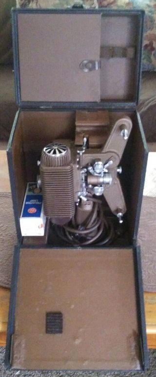 Vtg Revere De Lux 8mm Model 85 Movie Projector With Case And Accessories Euc