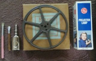 VTG Revere De Lux 8mm Model 85 Movie Projector With Case and Accessories EUC 3