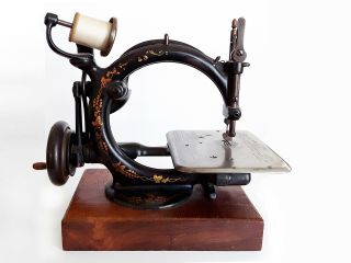 Willcox and Gibbs Antique/Vintage Toy Sewing Machine 2