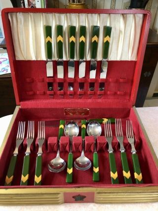 Rare 17 Pc Vintage Bakelite Chevron Flatware Set Green Yellow Catalin in Case 2