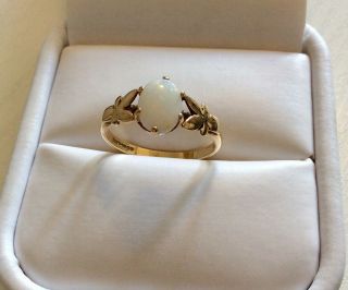 Lovely Ladies Vintage 9 Carat Gold Opal Ring Solitaire Pretty